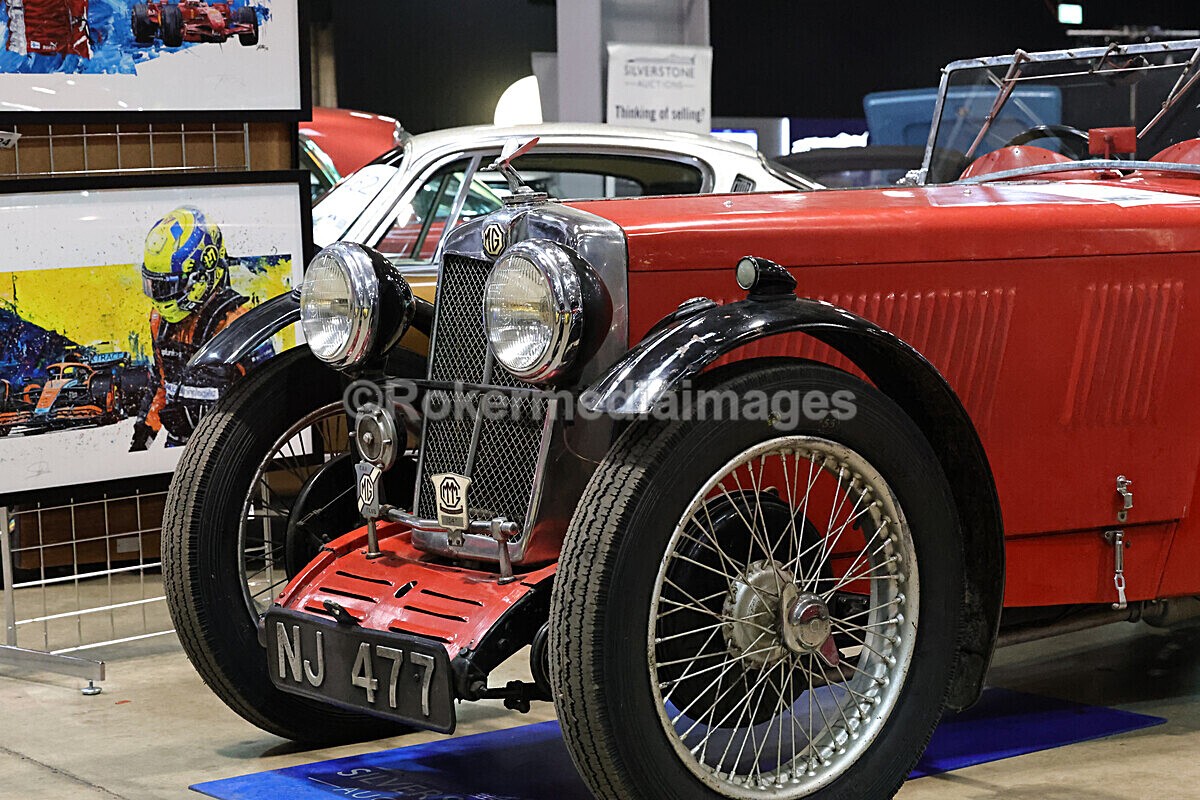 RETRO-4 - Race Retro