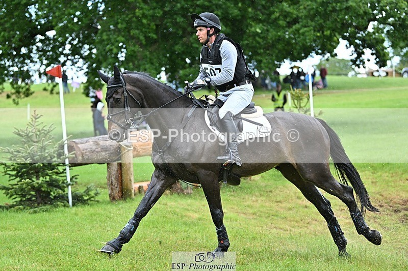 240526-143543-24102 - 507-DASSETT_ROCK_STAR-Tom_D_Crisp