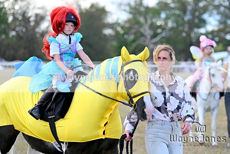 WJ7_0220 - Kellie and Nancy at Swallowfield 31-08-26