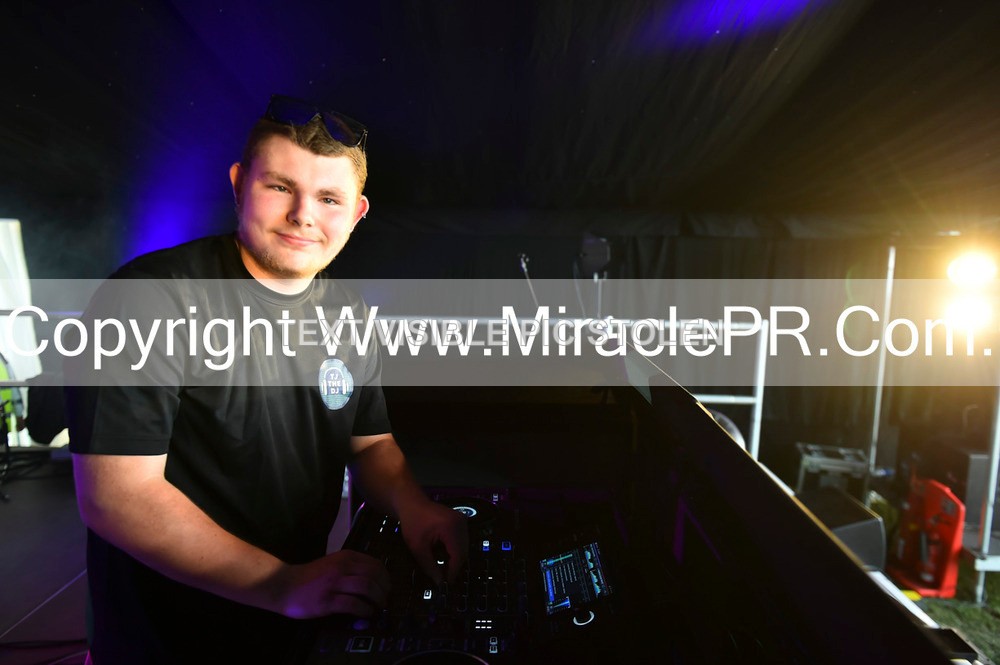 SH4_9937 - Tj the DJ