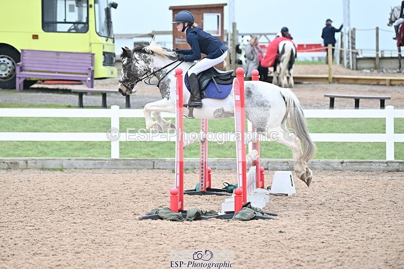 240128A-121737-00824 - Cls 4 Pony Newcomers and 1m Open