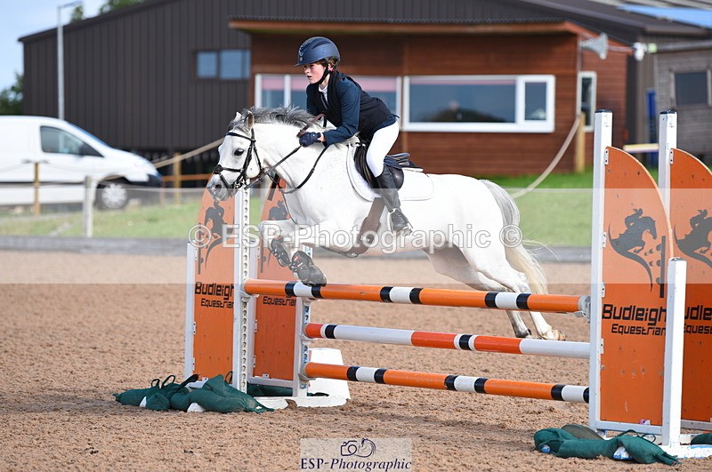 230716A-091910-01888 - Cls 32 Stepping Stones 128cm & 138cm