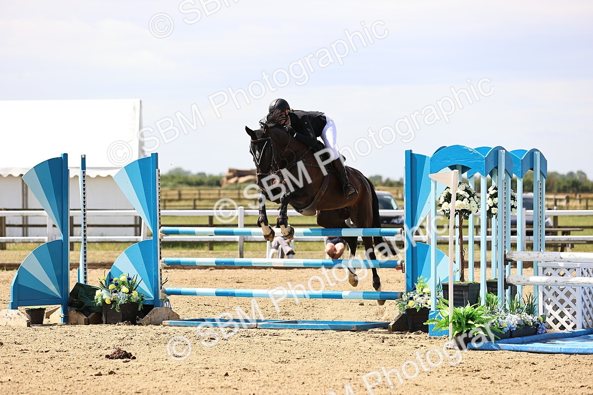 SBM_009784 - Class 8 - Senior Newcomers - 1.10  Open