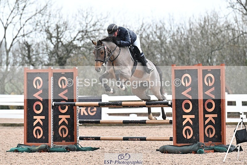 251205-123038-00485 - Cls 7 Snr Newcomers and 1.10m