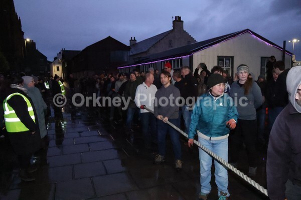DAD_2052 - Stromness Yule Log Pull