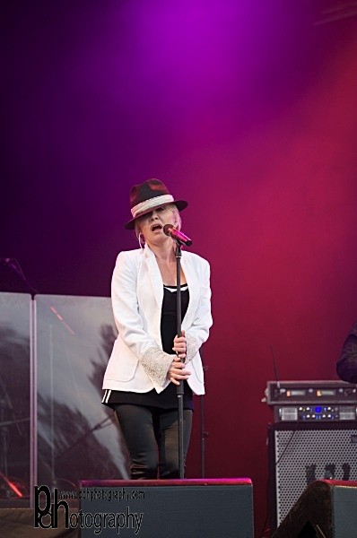 Lulu - Glastonbury IMG_2958 - Lulu & Band