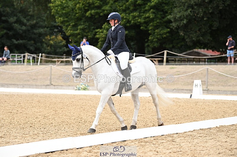 250808A-110235-00552 - 080-Becky.AndrewsTyan.Talk.of.the.town