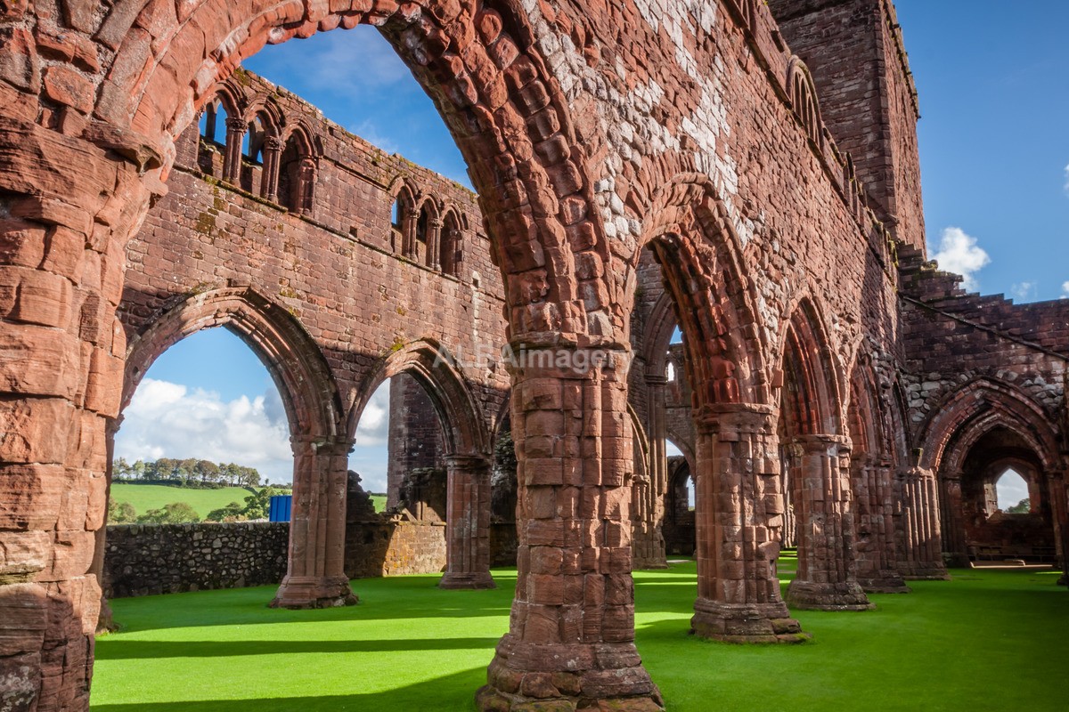 Sweetheart Abbey - My Scotland - The Architecture