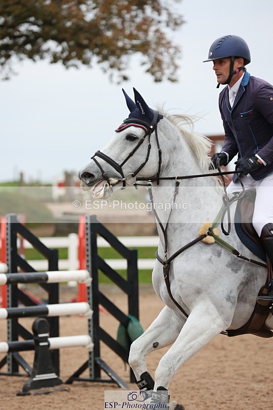 241101A-155906-03162 - FRI Cls 8 National 1.30m