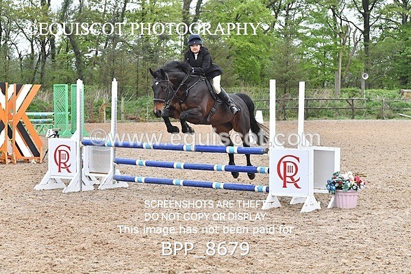 BPP_8679 - CLASS 24 SUN Senior BritiNovice/ 90cm Open