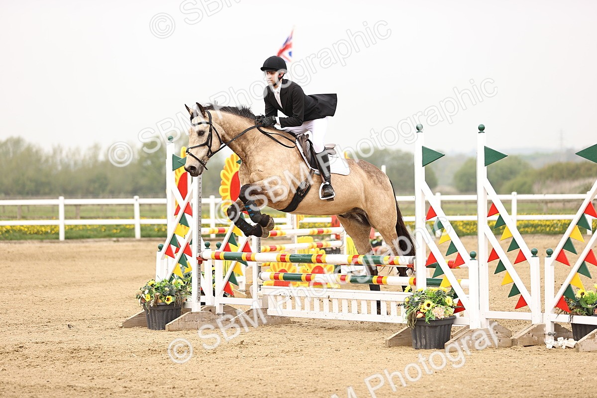  - Class 15 - Senior British novice - 90cm