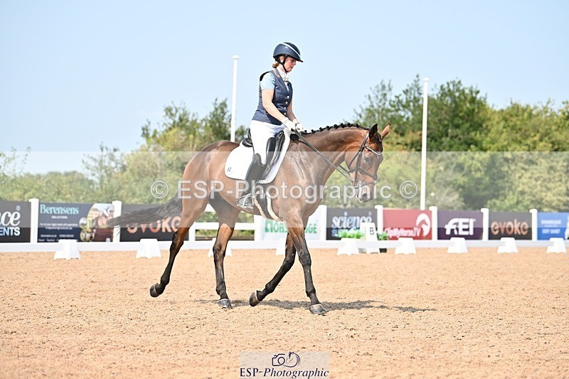 250816-131318-04610 - 092-Nikki.HandHigher.Ground