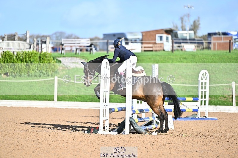261027-115348-00091 - Clear Round and 60cm