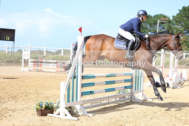 3E7A9447 - Class 9: Senior British Novice/90cm open