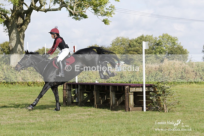  WWHT 171021 3289 - Intermediate (0.90m)  17/10/21