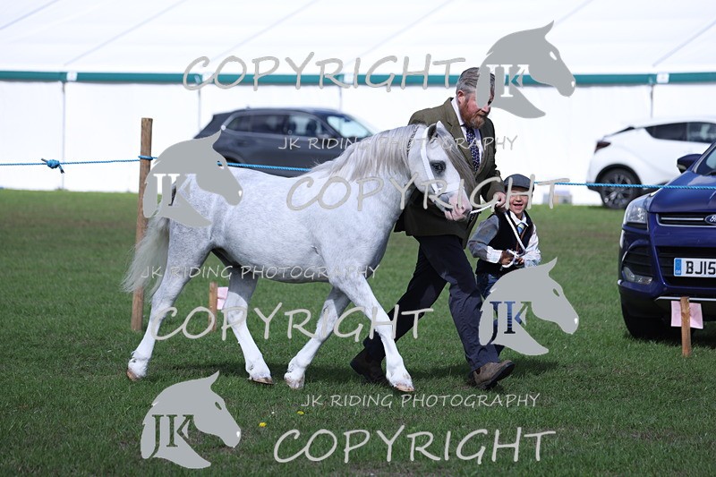 APP_2771 - Class 10a/b M&M in hand