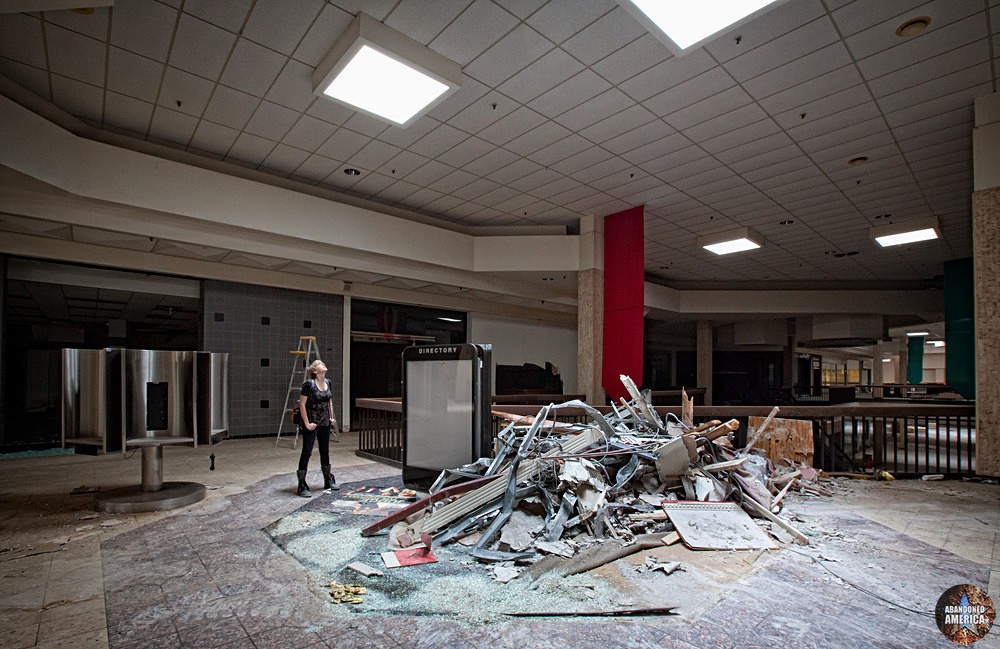 Randall Park Mall (North Randall, OH) | Dwarfed by Debris - Randall Park Mall