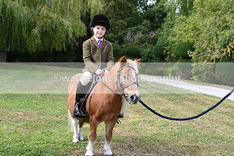 WJ6_3390 - Berks & Bucks - The Old farmhouse - Hound Exercise 20-08-25