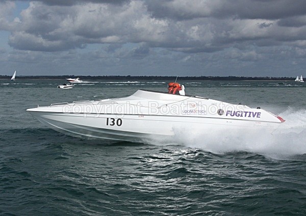 090829 FUGITIVE IMG_3127 - Racing Powerboats