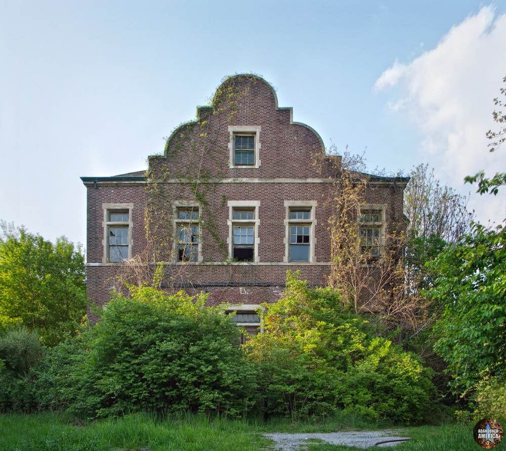 Pennhurst State School (Spring City, PA) | Overgrown Vincennes Hall - Pennhurst State School and Hospital