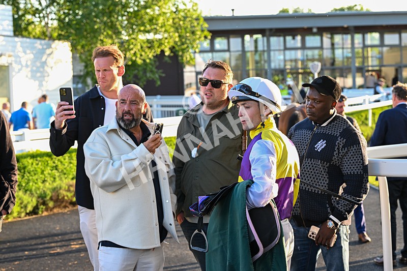 300525-Race 5-Wicket Keeper-7955 - Race 5