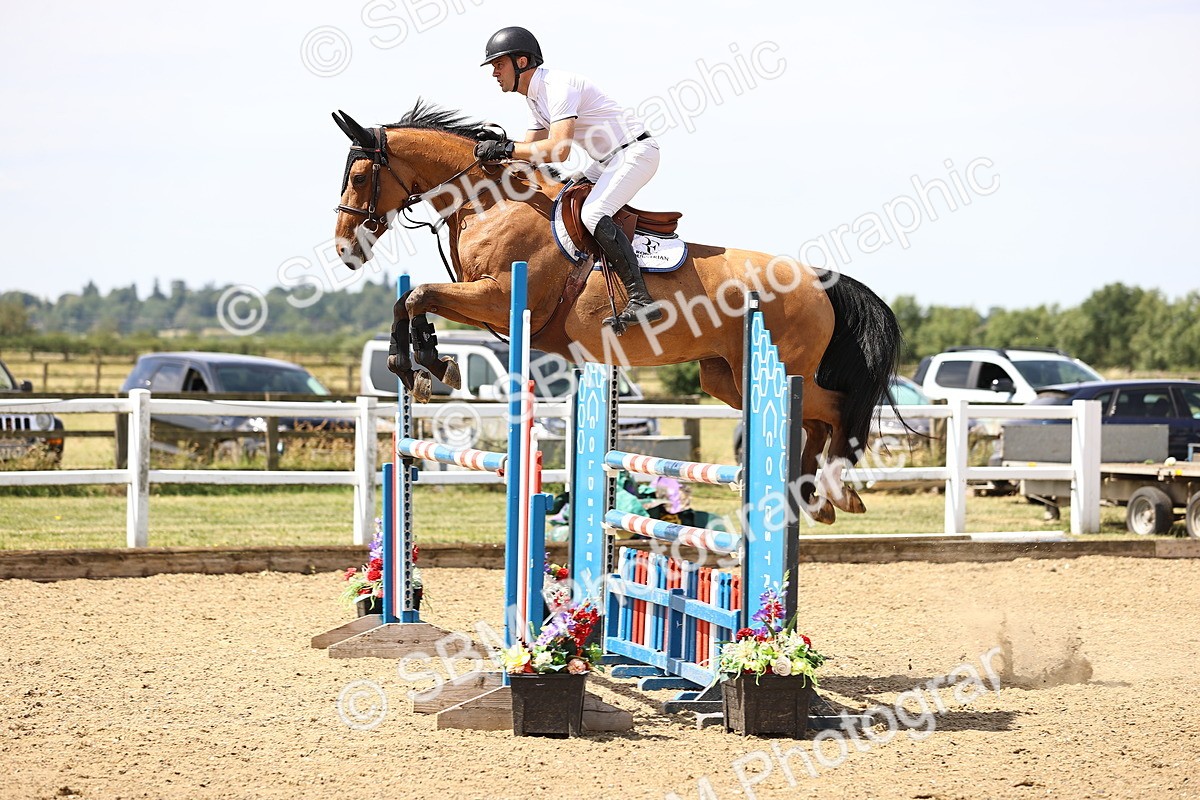 SBM_000617 - Class 15 - Redpost Equestian Senior Foxhunter - 1.20m