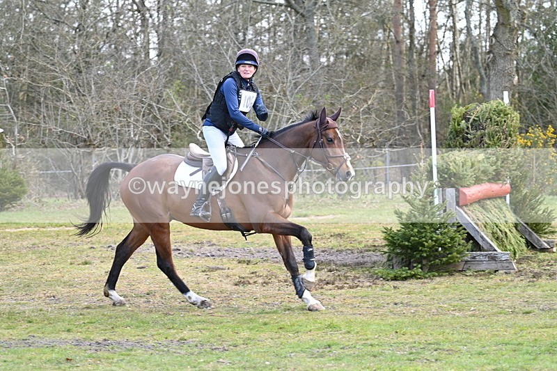 WJ7_0084 - Time 10:13 to 10:38 Times at the Fence