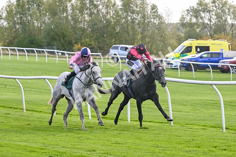 281025-Race 1-Control Room-0603 - Race 1