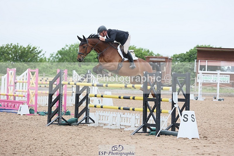 250524-131205-04950 - Cls 15 Snr Fox 1st Rnd