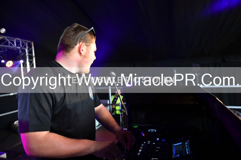 SH4_9972 - Tj the DJ