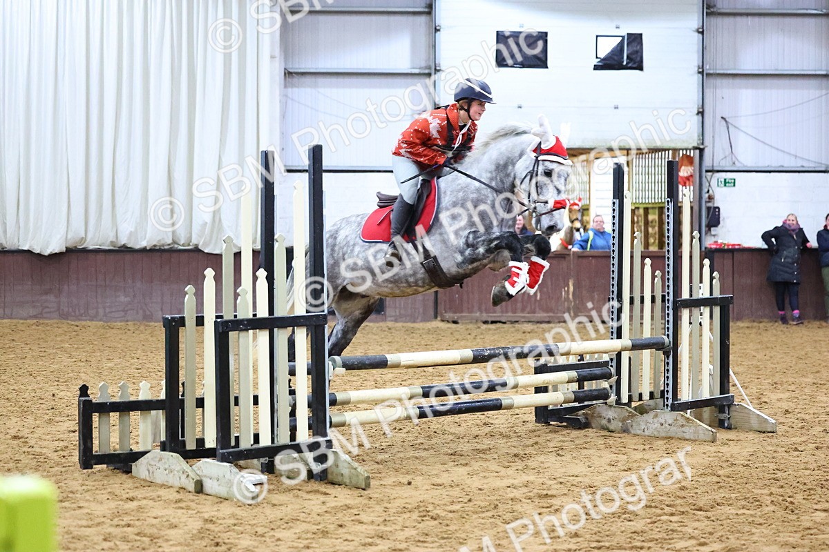 SBM_001605 - Class 4 - Festive Fences - 70cm