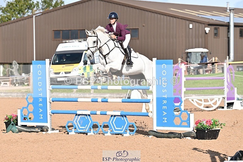 251005-103923-02821 - Cls 15 Foxhunter and 1.20m