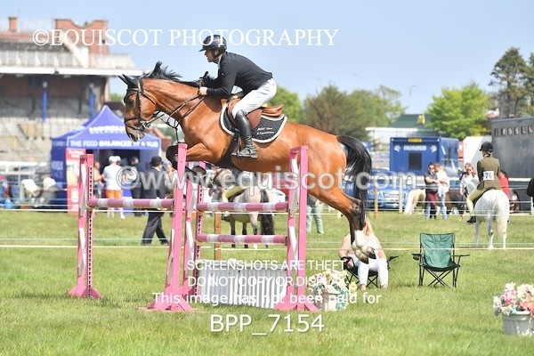 BPP_7154 - CLASS 3 Andrew Hamilton Coach, RHS Foxhunter Championship Qualifier