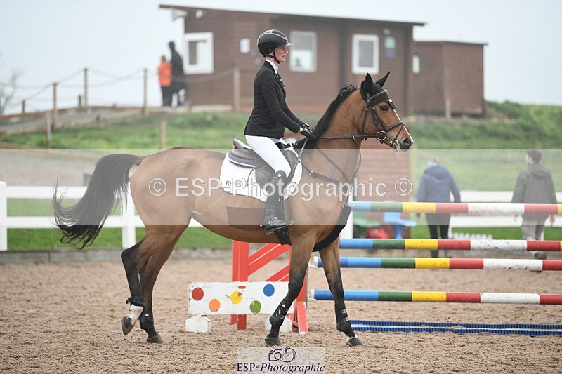 241103A-111303-07717 - SUN Cls 21 Snr Newcomers and 1.10m Open