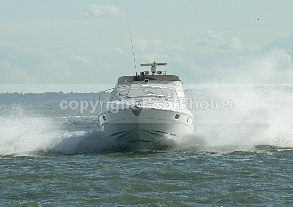 081018 PEGASUS 8CDX1900 - Flybridge Cruisers