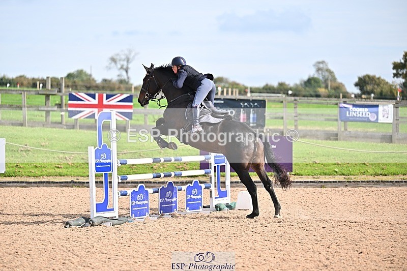 251001-132935-00330 - Cls 4 Newcomers and 1.10m Open