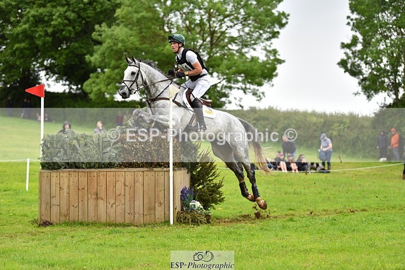 240526-124420-21666 - 404-DEERPAIRC_REVELRY-Max_Warburton