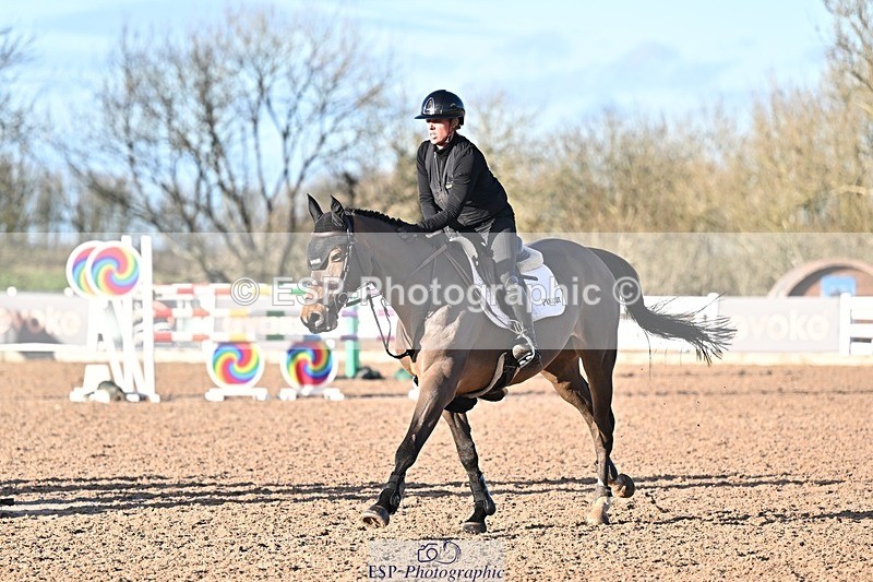 251203-134643-00717 - Cls 5 Foxhunter and 1.20m Open