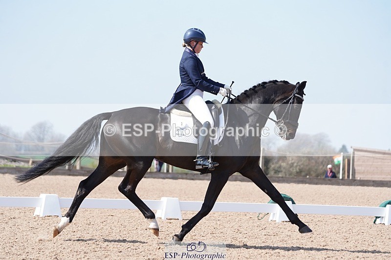 250404-133144-06201 - 003-Abbie.Newbury-Seagry.Firstamour