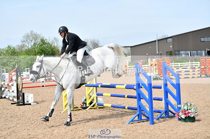 240511A-152524-14127 - Cls 25 British Novice and 90cm Open