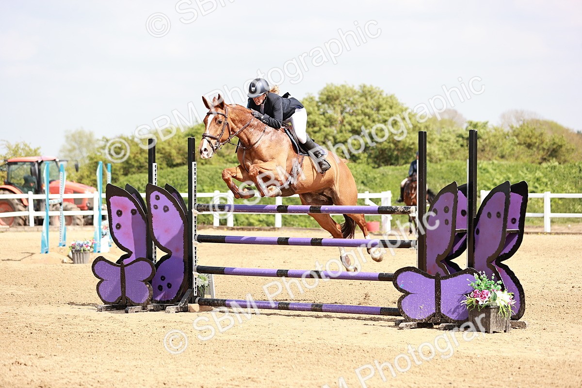  - Class 26 - Senior Foxhunter - 1.20m