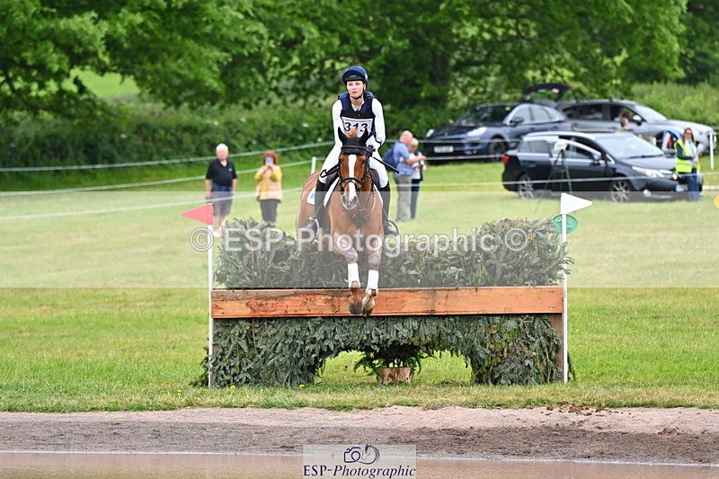 250524A-120508-10075 - B-313-Cosby.Green-ESPRIT.DE.FEU