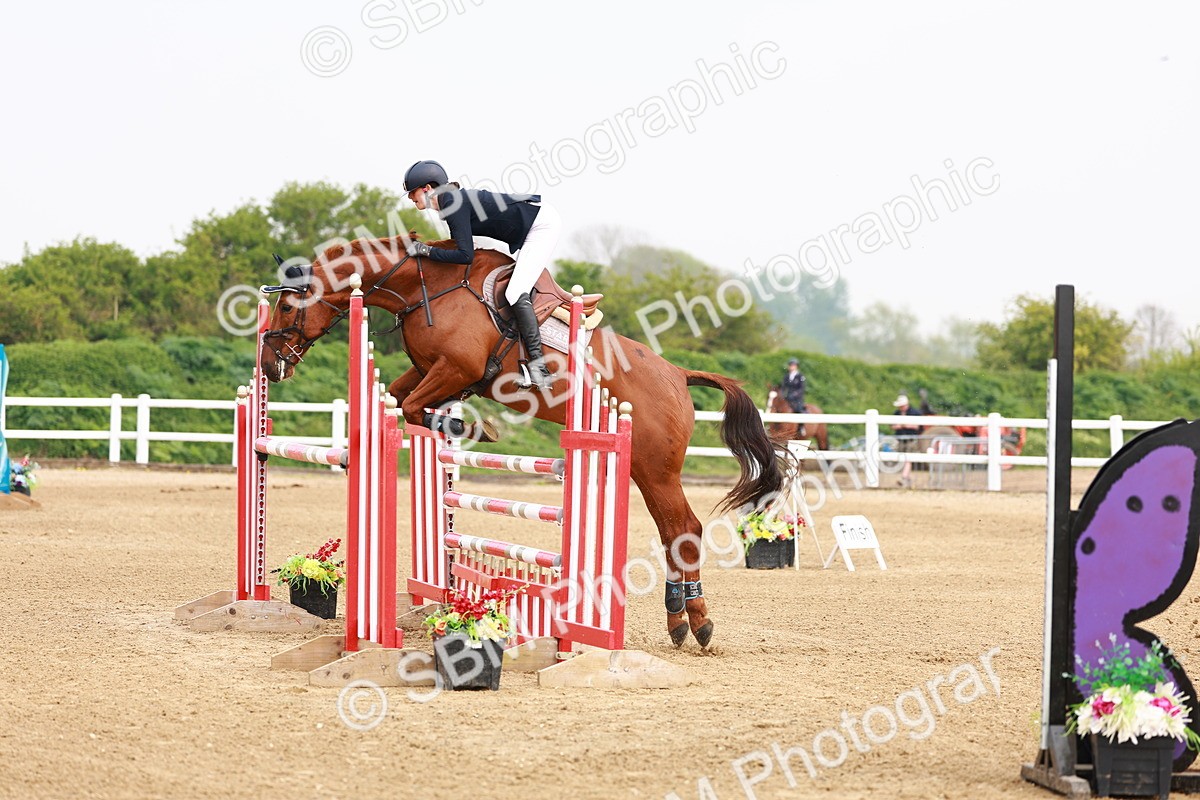  - Class 19 - Senior Foxhunter - 1.20m