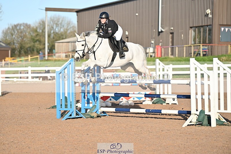 231210A-132524-02581 - Cls 20 Newcomers & 1.10m Open