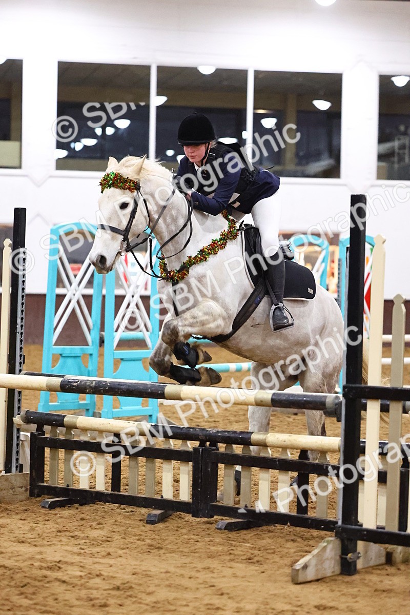 SBM_002881 - Class 6 - Holly & Ivy Stakes - 90cm