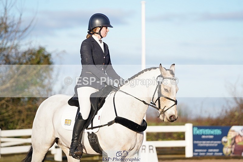 241214-104528-00245 - 146-CHLOE.DUNN-Towerhill.Shamie