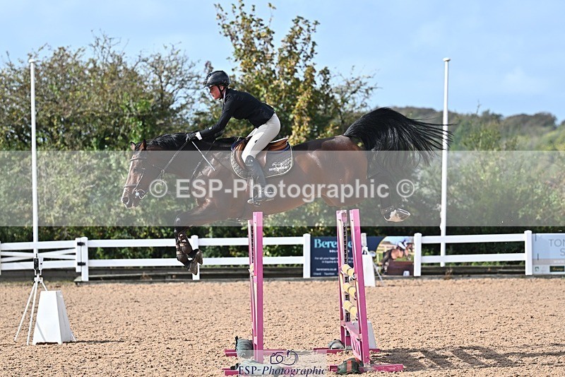261014-130741-00569 - Cls  05 Snr Newcomers & 1.10m Open