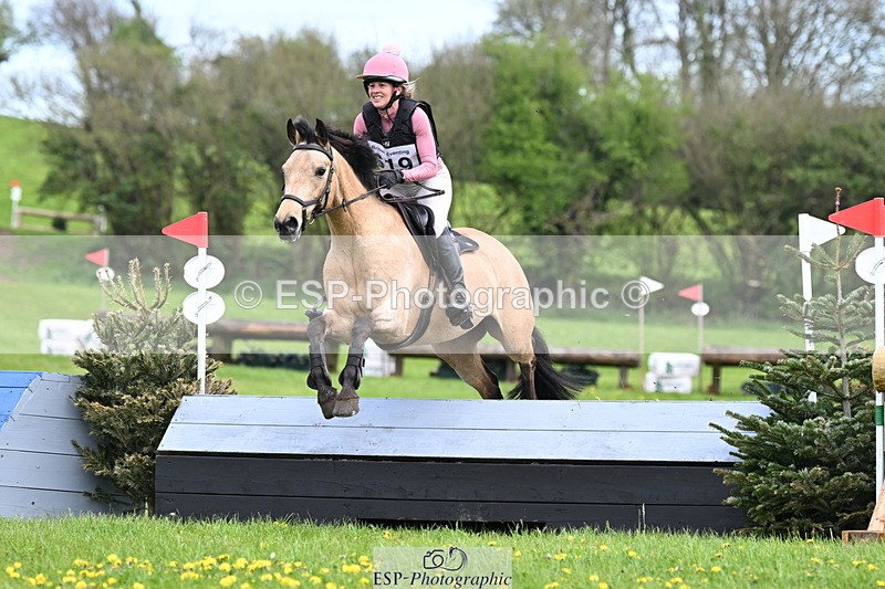 250419-153151-13262 - 619-Fiona.Lewis-BALLYANNY.BUTTONS