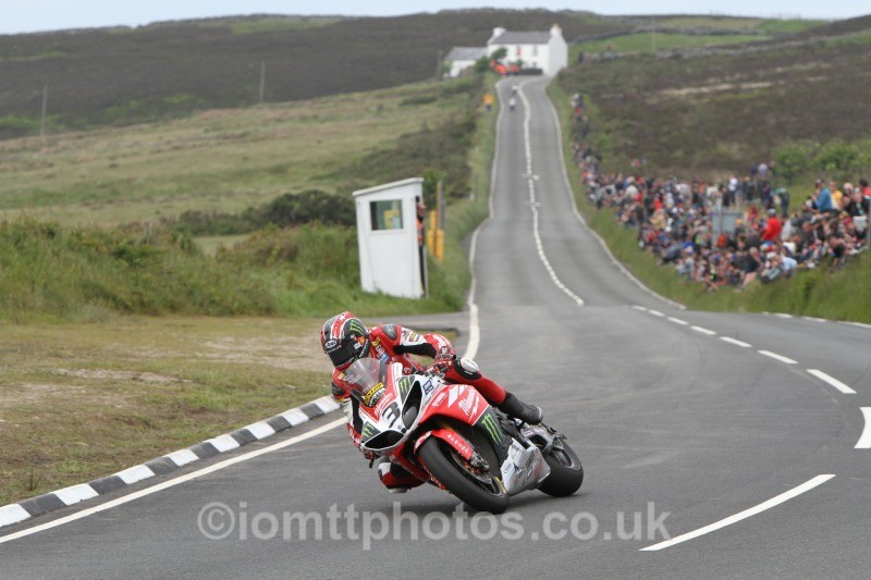 Ian Hutchinson Yamaha / Milwaukee Yamaha - Pokerstars Senior TT