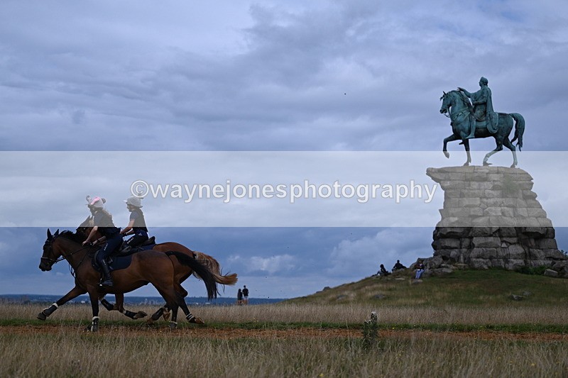 DSC_6129 - Time at Statue 12:17 to 12:44